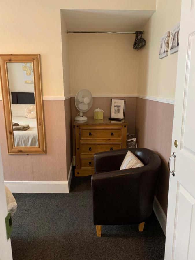 Twin Palms Guesthouse Great Yarmouth Exteriör bild