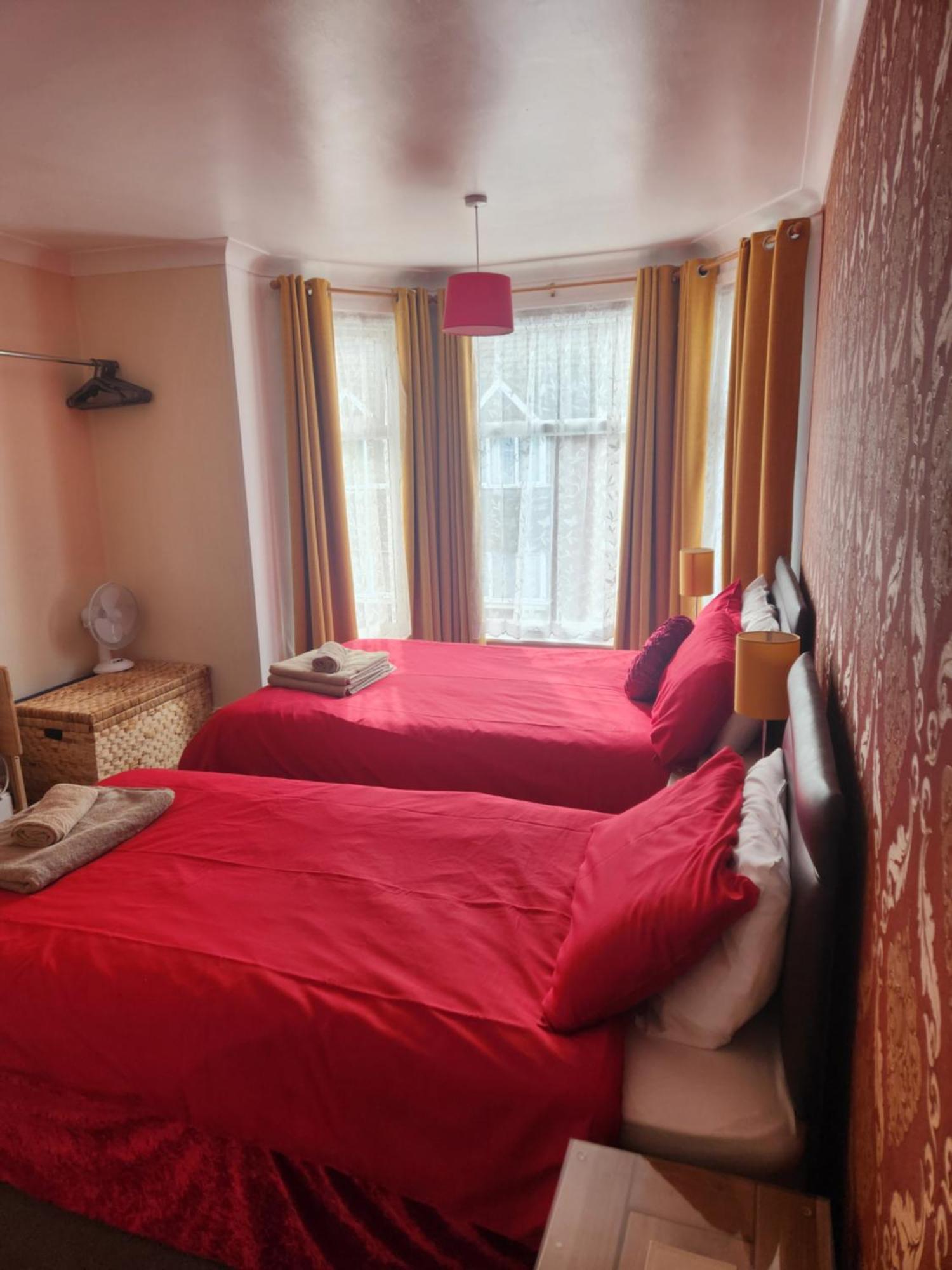 Twin Palms Guesthouse Great Yarmouth Exteriör bild