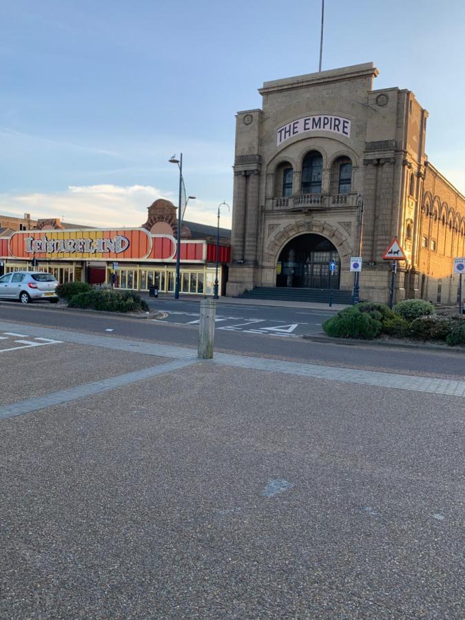 Twin Palms Guesthouse Great Yarmouth Exteriör bild